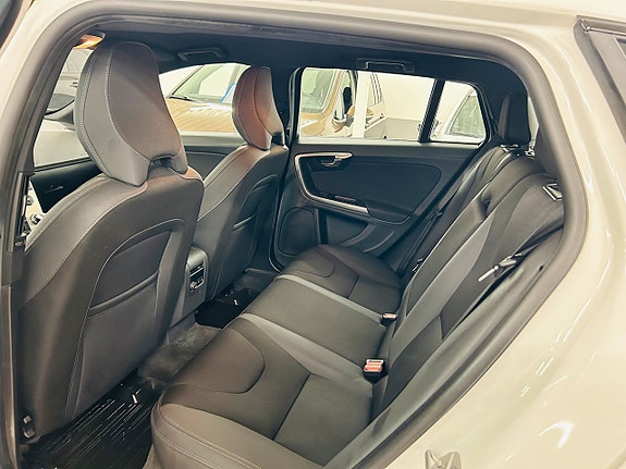Volvo V60 16 of 17