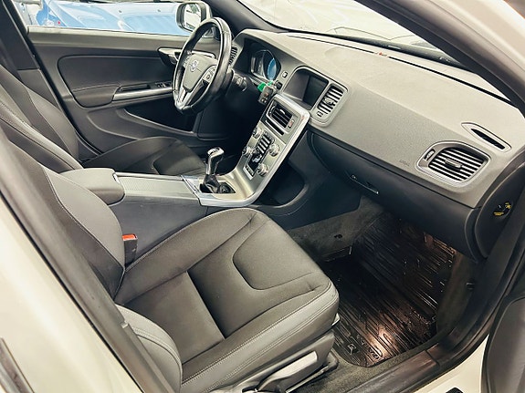 Volvo V60 9 of 17