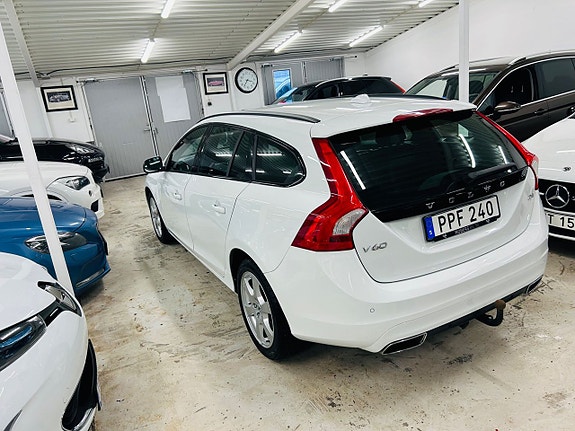 Volvo V60 6 of 17