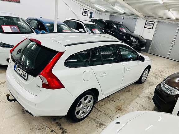 Volvo V60 4 of 17