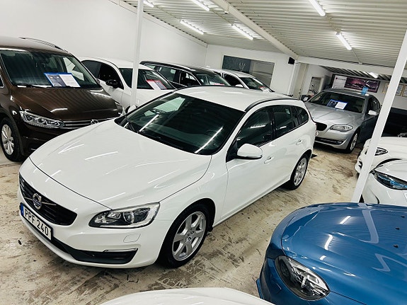 Volvo V60 2 of 17