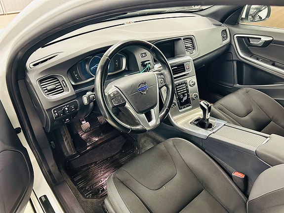 Volvo V60 8 of 17