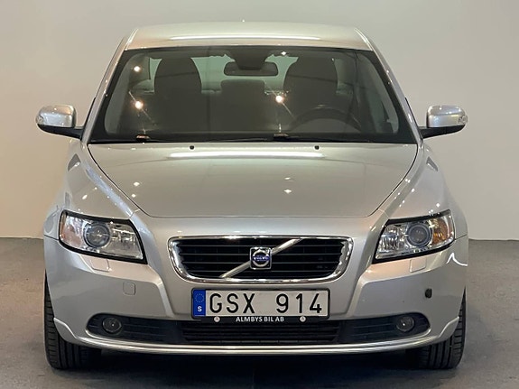 Volvo S40 2 of 5