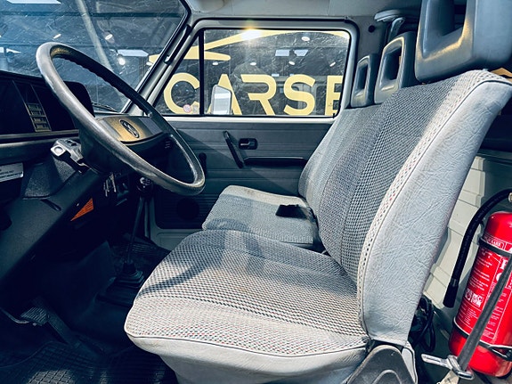 Volkswagen Caravelle 9 of 17