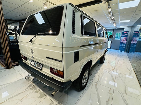 Volkswagen Caravelle 6 of 17