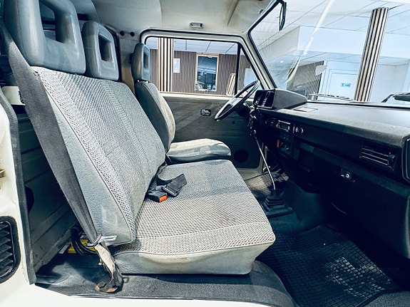 Volkswagen Caravelle 12 of 17
