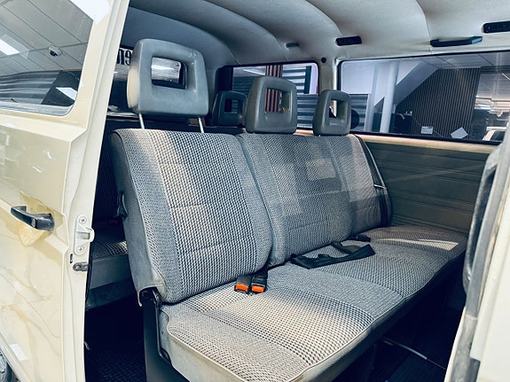 Volkswagen Caravelle 14 of 17