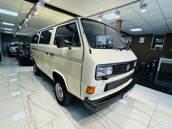 Volkswagen Caravelle 7 of 17