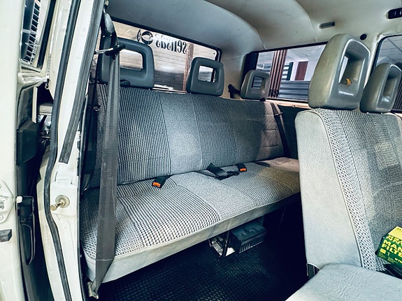 Volkswagen Caravelle 15 of 17