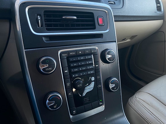 Volvo V60 7 of 12