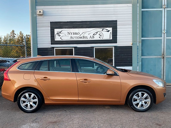 Volvo V60 2 of 5
