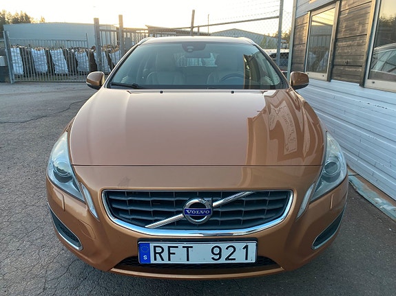 Volvo V60 4 of 5