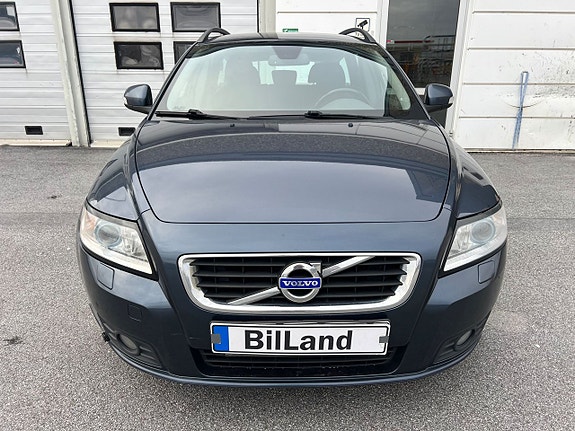 Volvo V50 2 of 10
