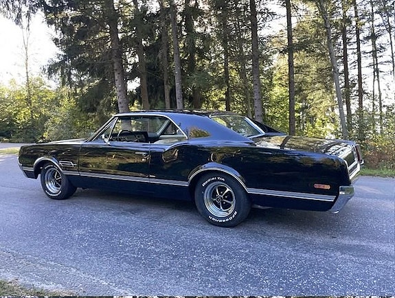 Oldsmobile Cutlass 3 of 5