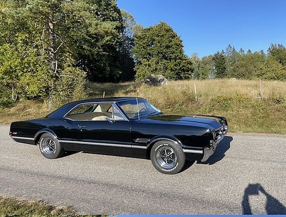 Oldsmobile Cutlass 4 of 5