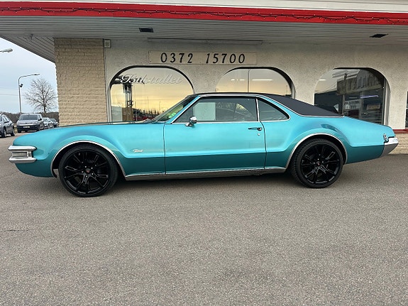Oldsmobile Toronado 2 of 25