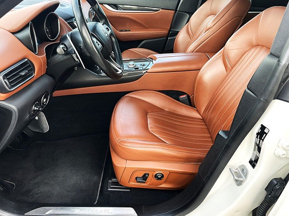 Maserati Levante 7 of 12