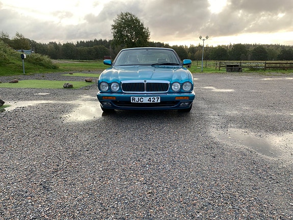 Jaguar XJ 7 of 17