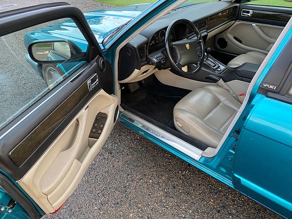 Jaguar XJ 4 of 17