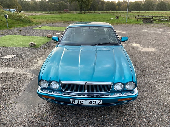 Jaguar XJ 8 of 17