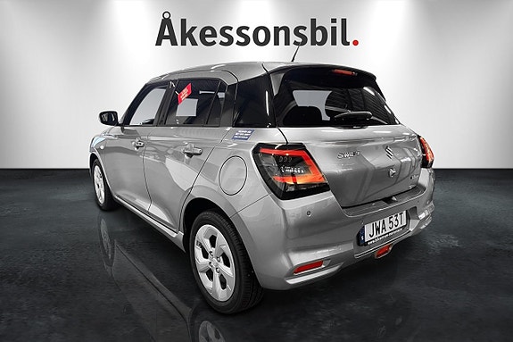 Suzuki Swift 2 of 5