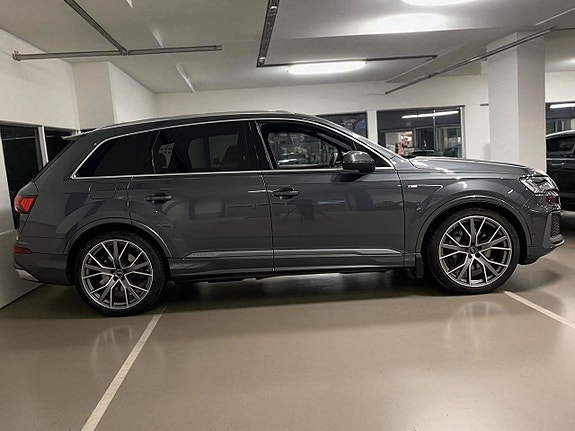 Audi Q7 2 of 5