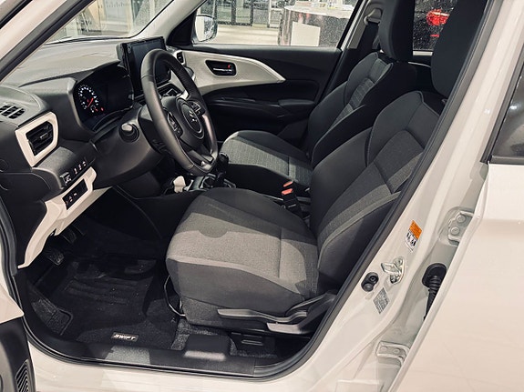 Suzuki Swift 3 of 5