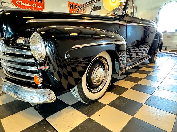 Ford Super Deluxe 3 of 5