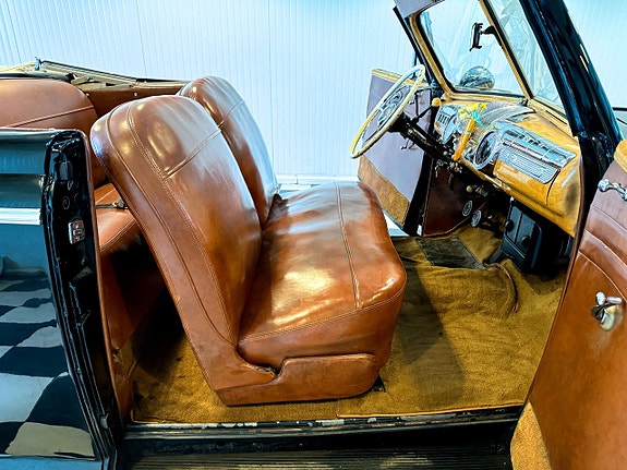 Ford Super Deluxe 23 of 30