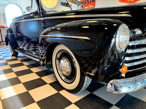 Ford Super Deluxe 6 of 30