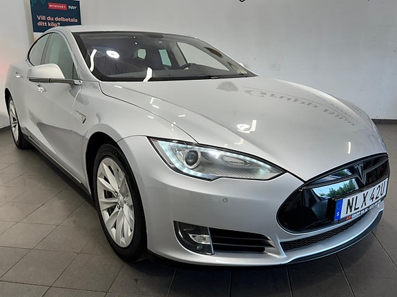Tesla Model S 12 of 17