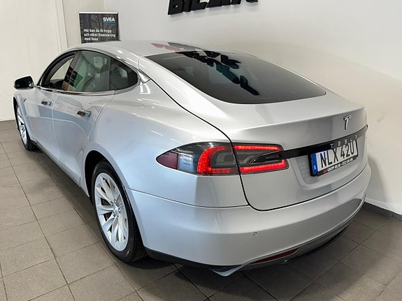 Tesla Model S 10 of 17