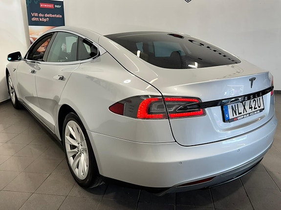 Tesla Model S 14 of 17