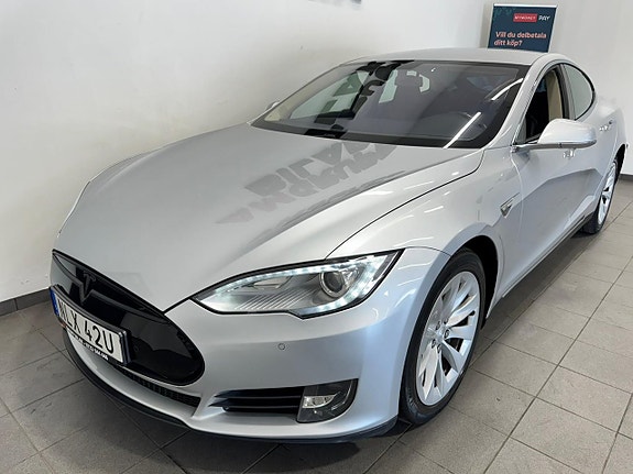 Tesla Model S 8 of 17