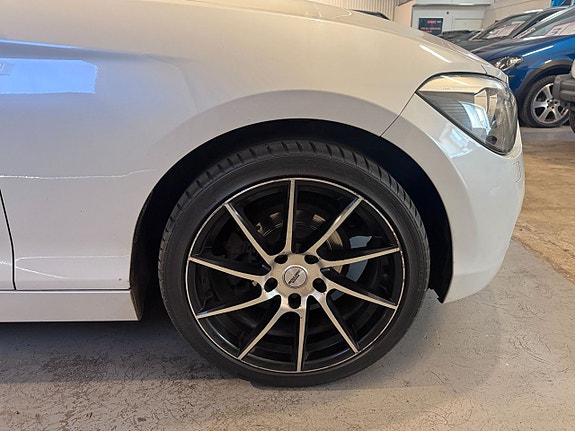 BMW 120 17 of 20