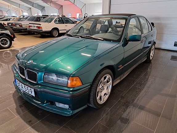 BMW 320 2 of 5