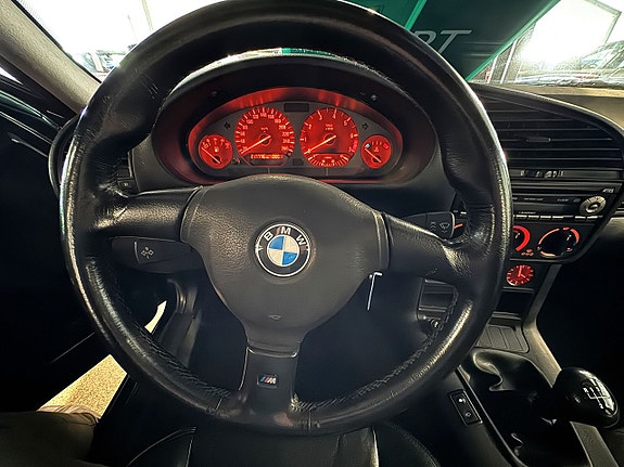 BMW 320 9 of 14