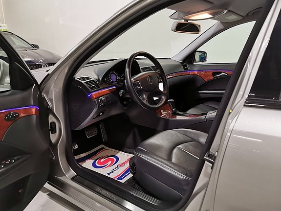 Mercedes-Benz E200 10 of 23