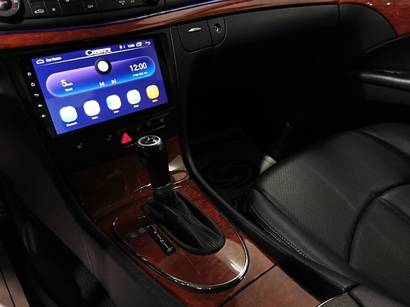Mercedes-Benz E200 17 of 23