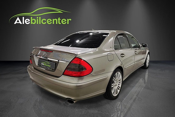 Mercedes-Benz E200 9 of 23