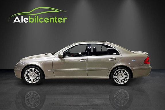Mercedes-Benz E200 3 of 5