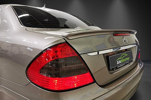 Mercedes-Benz E200 21 of 23