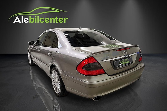 Mercedes-Benz E200 8 of 23