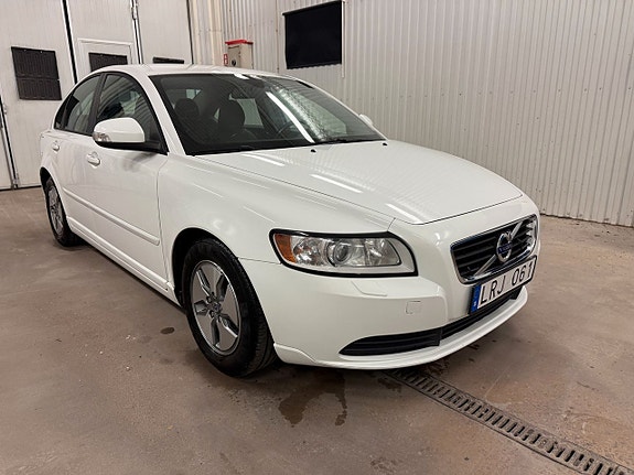 Volvo S40 3 of 5