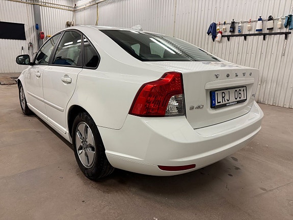 Volvo S40 2 of 5