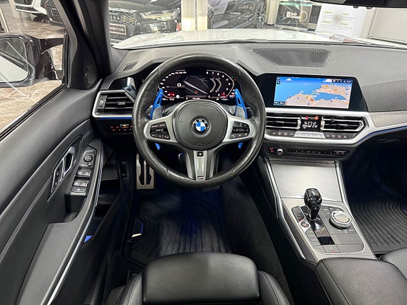 BMW 330i 11 of 21