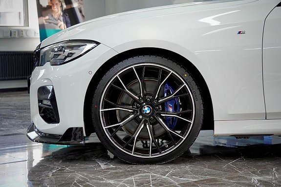 BMW 330i 7 of 21