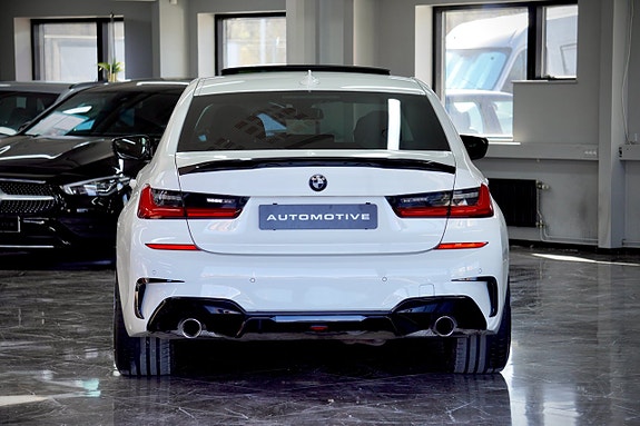 BMW 330i 3 of 21