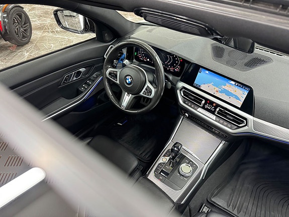 BMW 330i 12 of 21