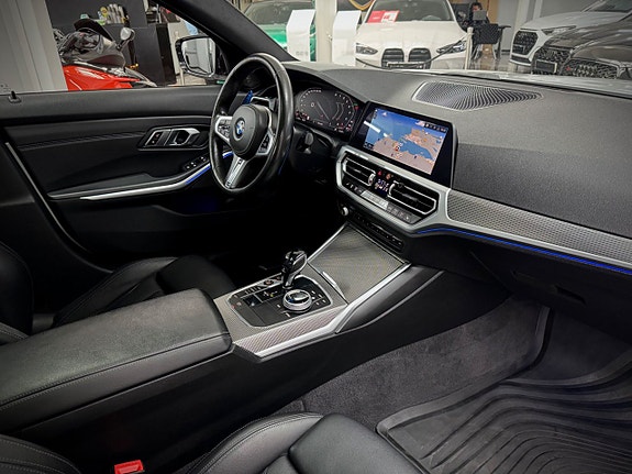 BMW 330i 14 of 21